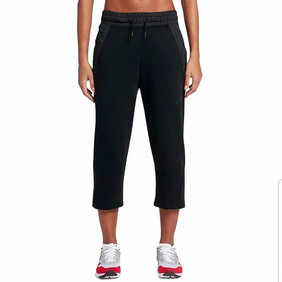 Nike Pants - Nike sportswear tech fleece cropped pant